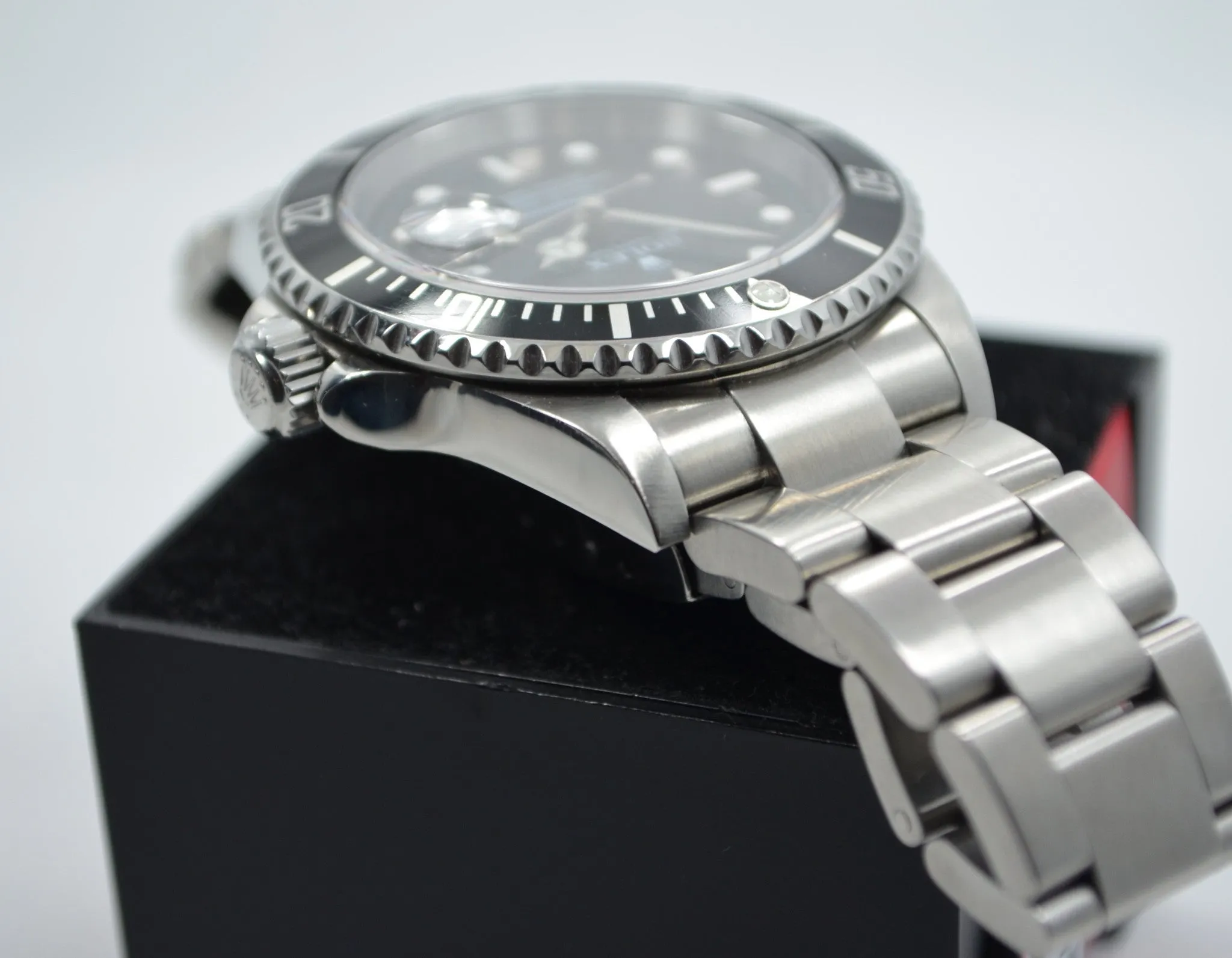 2005 Rolex Submariner 16610 "D" Serial Stainless Steel Date Automatic Watch