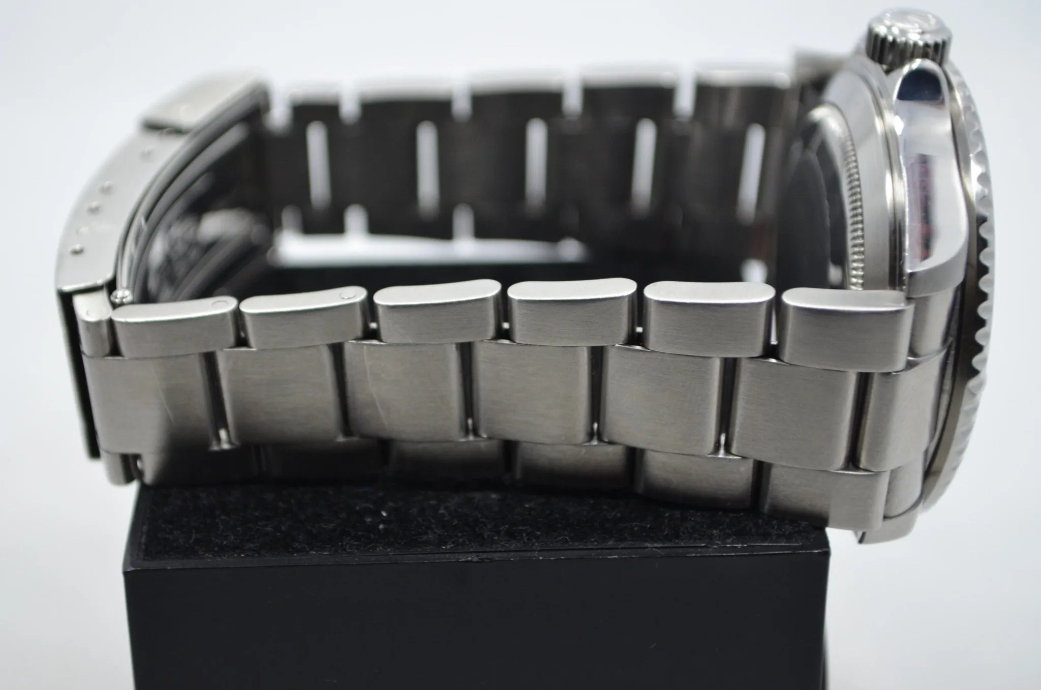 2005 Rolex Submariner 16610 "D" Serial Stainless Steel Date Automatic Watch