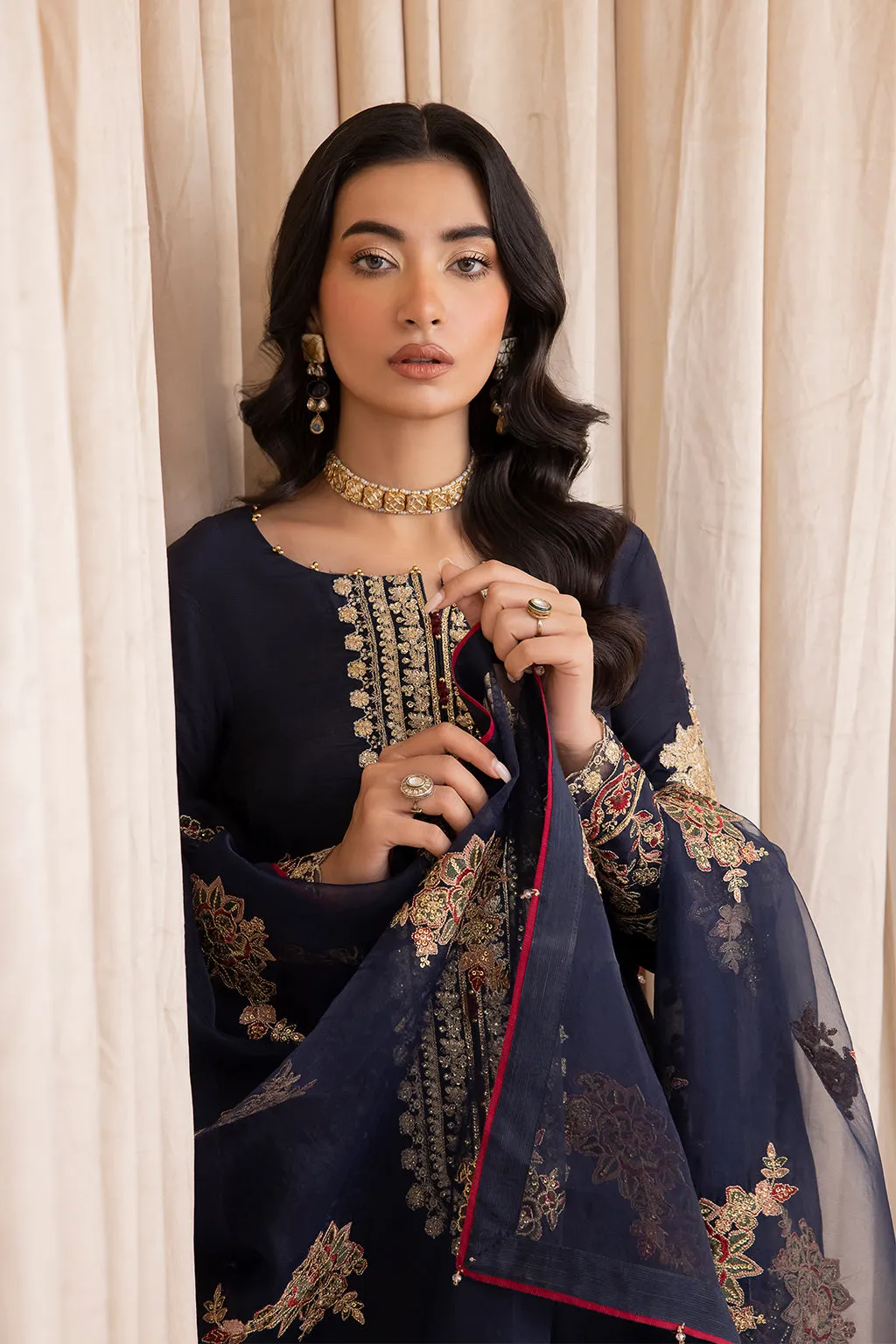 Elegant Plum Embroidered Pakistani Salwar Kameez Dupatta Suit