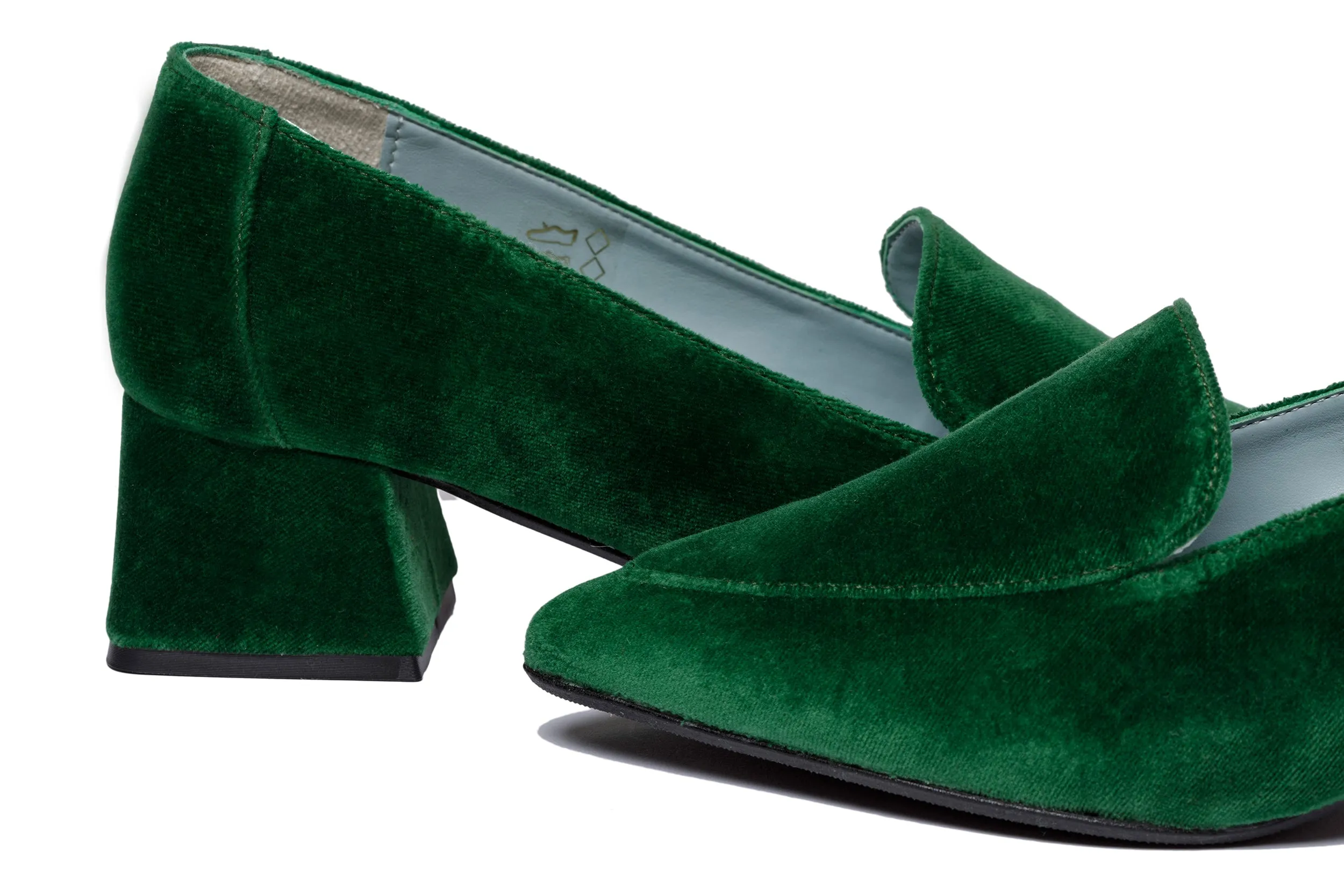 IRIS MOCASSIN VELVET GREEN