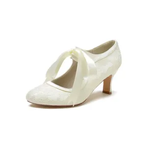 Lace High Heels Featuring a Classic Bow Design