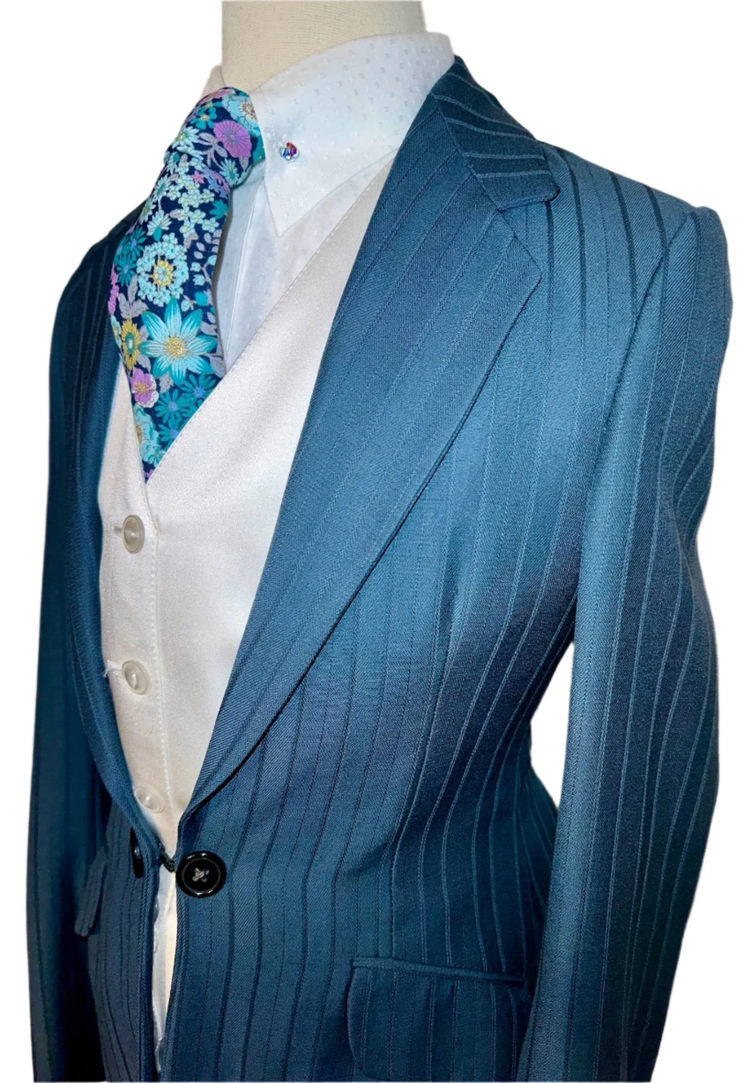 Marsha de Arriaga, Youth Day Suit