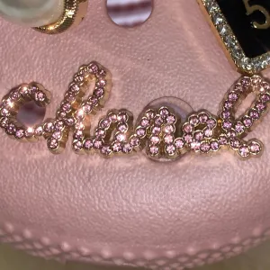 METAL SHOE CHARMS - PINK SCRIPT