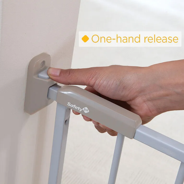 NEW Safety 1st Wide and Sturdy Sliding Metal Gate - White, Retails $80