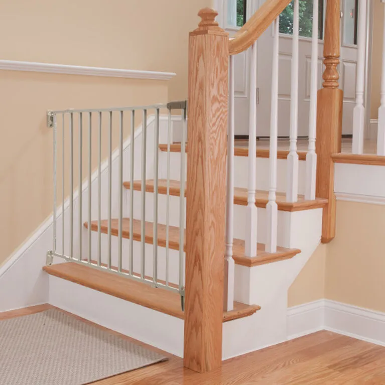 NEW Safety 1st Wide and Sturdy Sliding Metal Gate - White, Retails $80